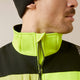 Ariat Rebar Chamarra Softshell para Hombre, Resistente al Agua, Alta Visibilidad - Amarillo - 10046407 - Imagen 4