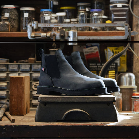 Danner Men's Bull Run 6" Plain Toe Chelsea Work Boot -Black- 15483 - Overlook Boots