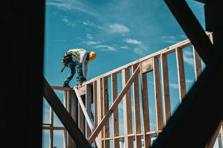 Construction_worker_in_steel_toe_boots